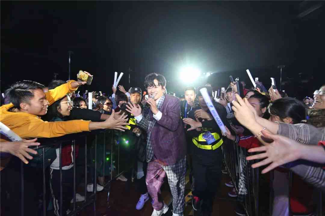 音乐宴：知名歌手海报炫酷传秀