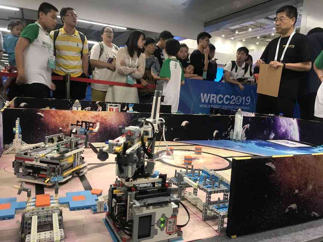 探索智能机器人：小学至高中作文精选与创作指南