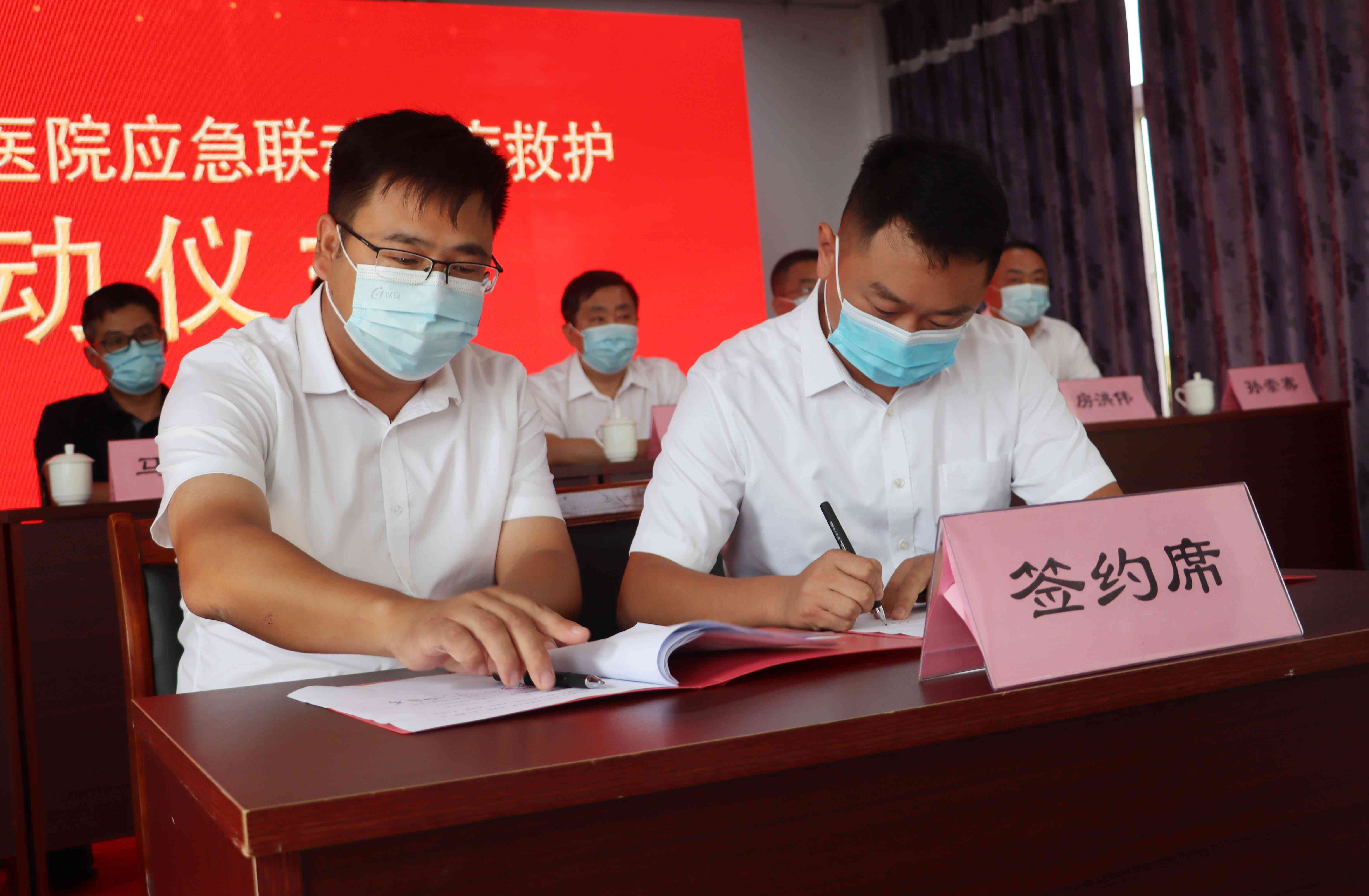 参加城乡居民合作医疗后，发生工伤还能享受哪些待遇和赔偿？