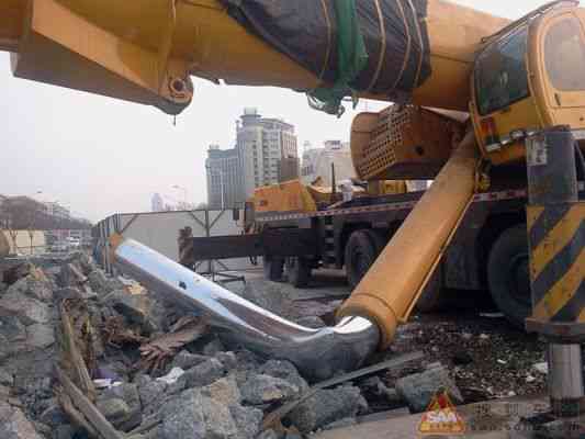 工伤认定：吊车事故中责任划分与工伤赔偿解析