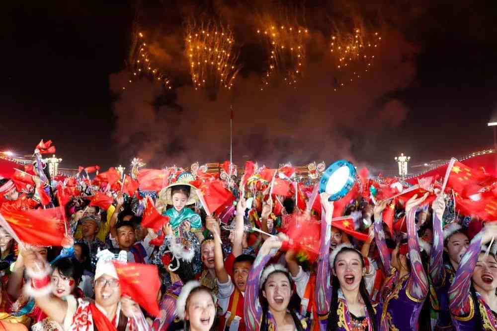 国庆瞬间：光影记录下的辉煌时刻照片配文