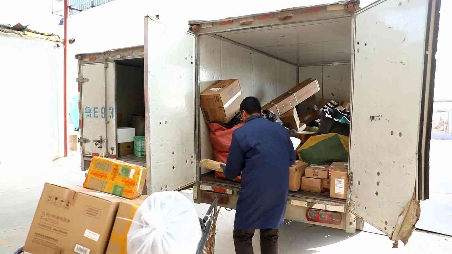 员工受伤报工伤优劣分析及对比团体意外险和医保影响与流程详解