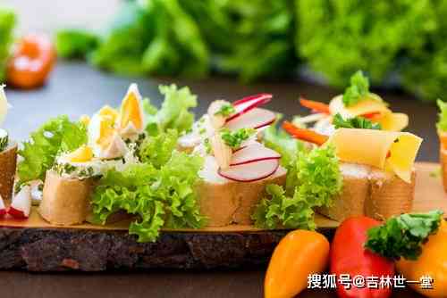 《草地上的午餐作品鉴：作品简介与欣解析》