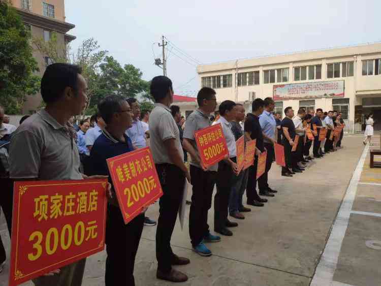 员工重病公司要负责吗：如何处理、是否合法、赔偿方式及能否辞退