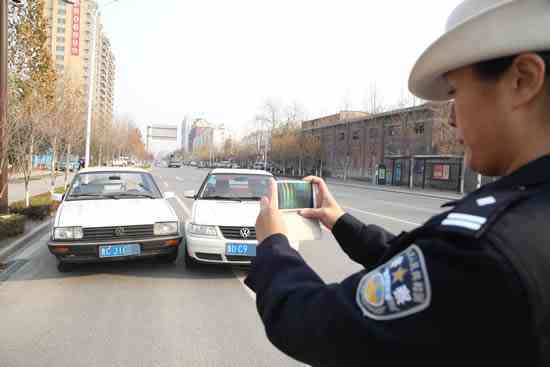 '员工不撞损私车，公司拒绝认定为工伤事故'