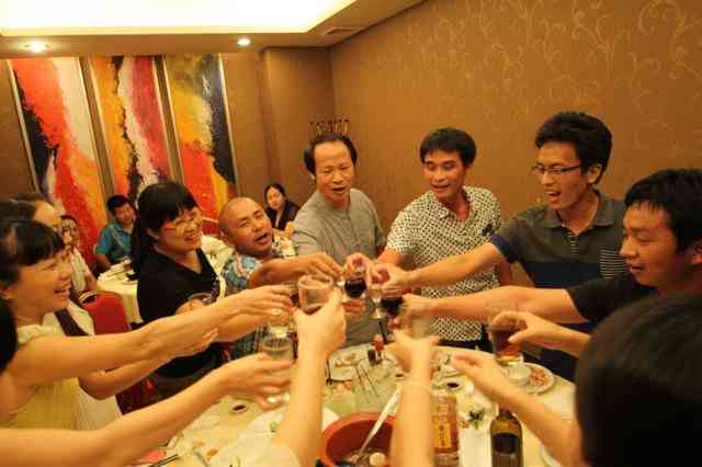 '公司聚餐活动中员工不受伤'