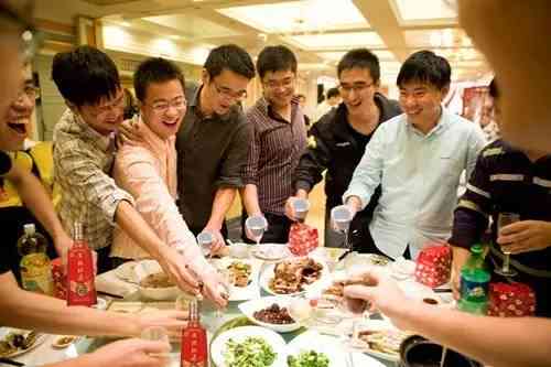 '公司聚餐活动中员工不受伤'