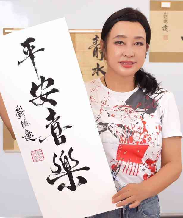 'AI写作专家年费服务：详细收费标准与价格一览'