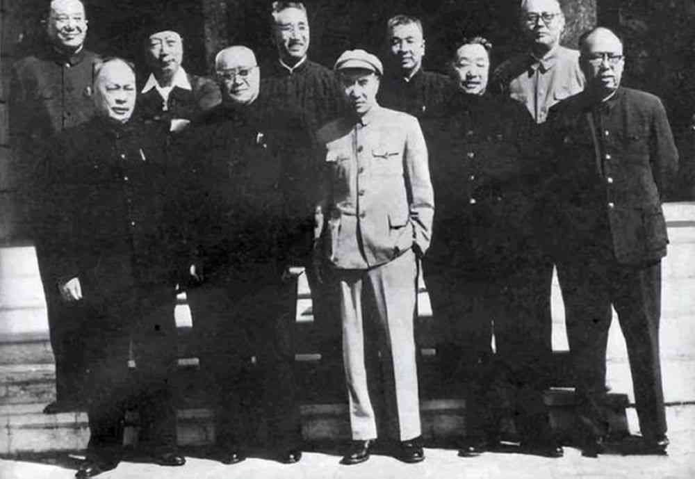 麦克阿瑟录片ai文案：解密历档案，重现传奇将军生平事迹