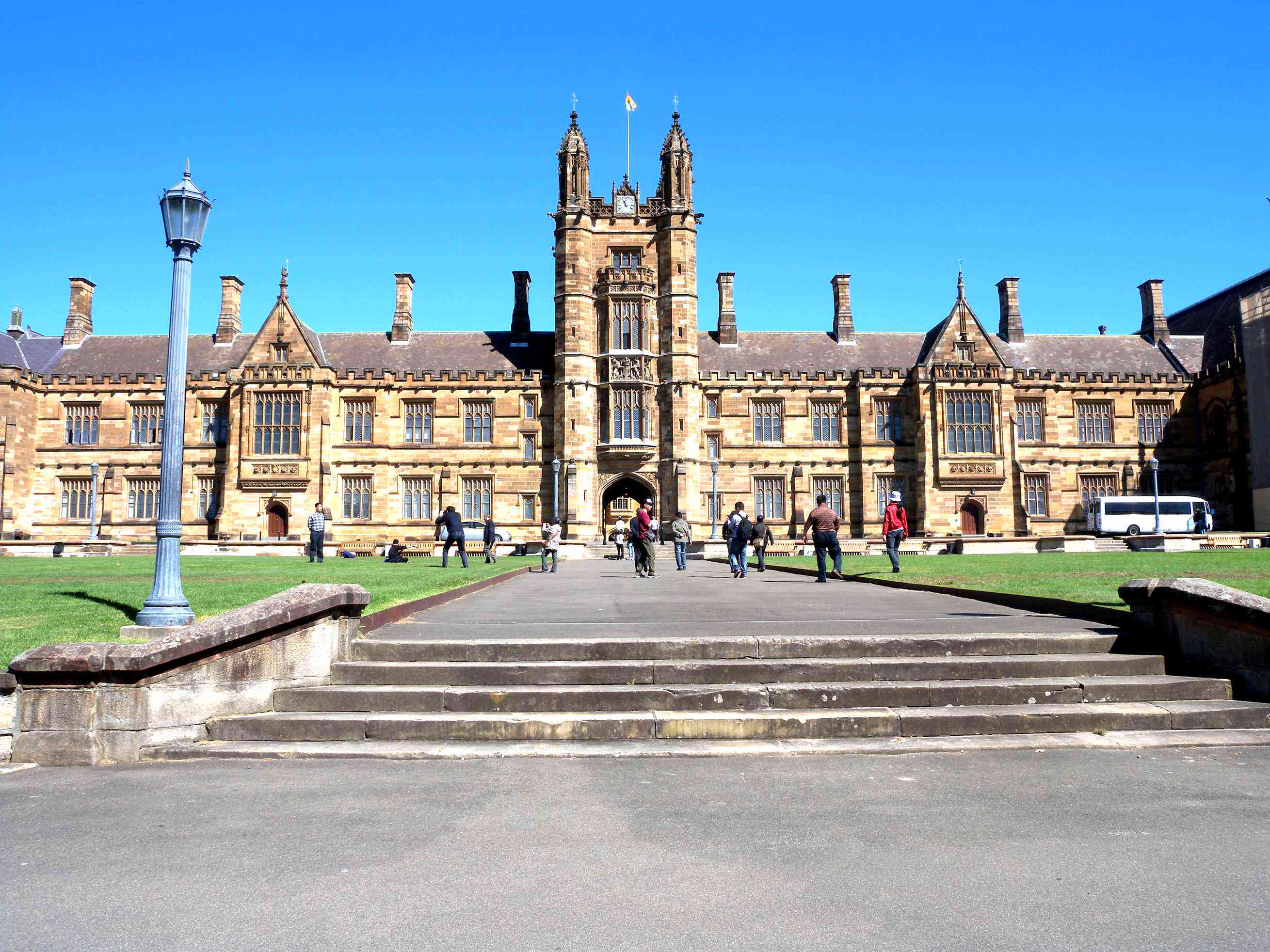 英国大学人工智能专业全景解析：热门院校、课程设置与就业前景一览