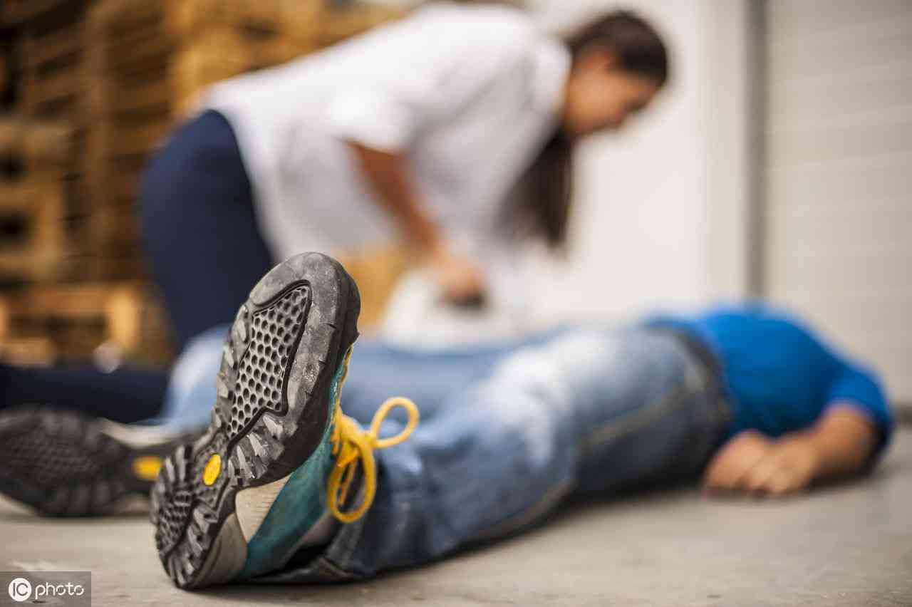 工伤认定与赔偿全攻略：如何在受伤地点确认工伤及赔偿流程详解