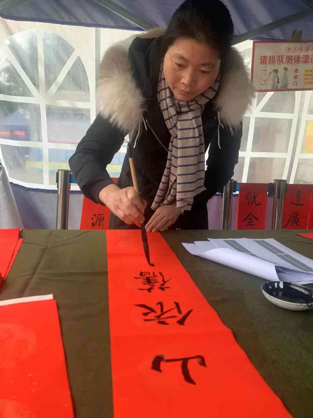 '智能AI助力：一键将电子写作转为手写笔迹体验'