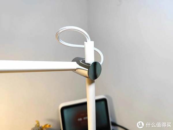 ai智能台灯有用吗：如何联网与AR功能，探讨人工智能台灯的用途与作用