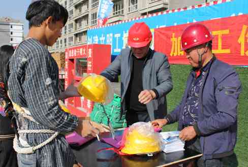 在工地受伤去哪儿认定工伤赔偿：工伤认定流程及赔偿金额详解