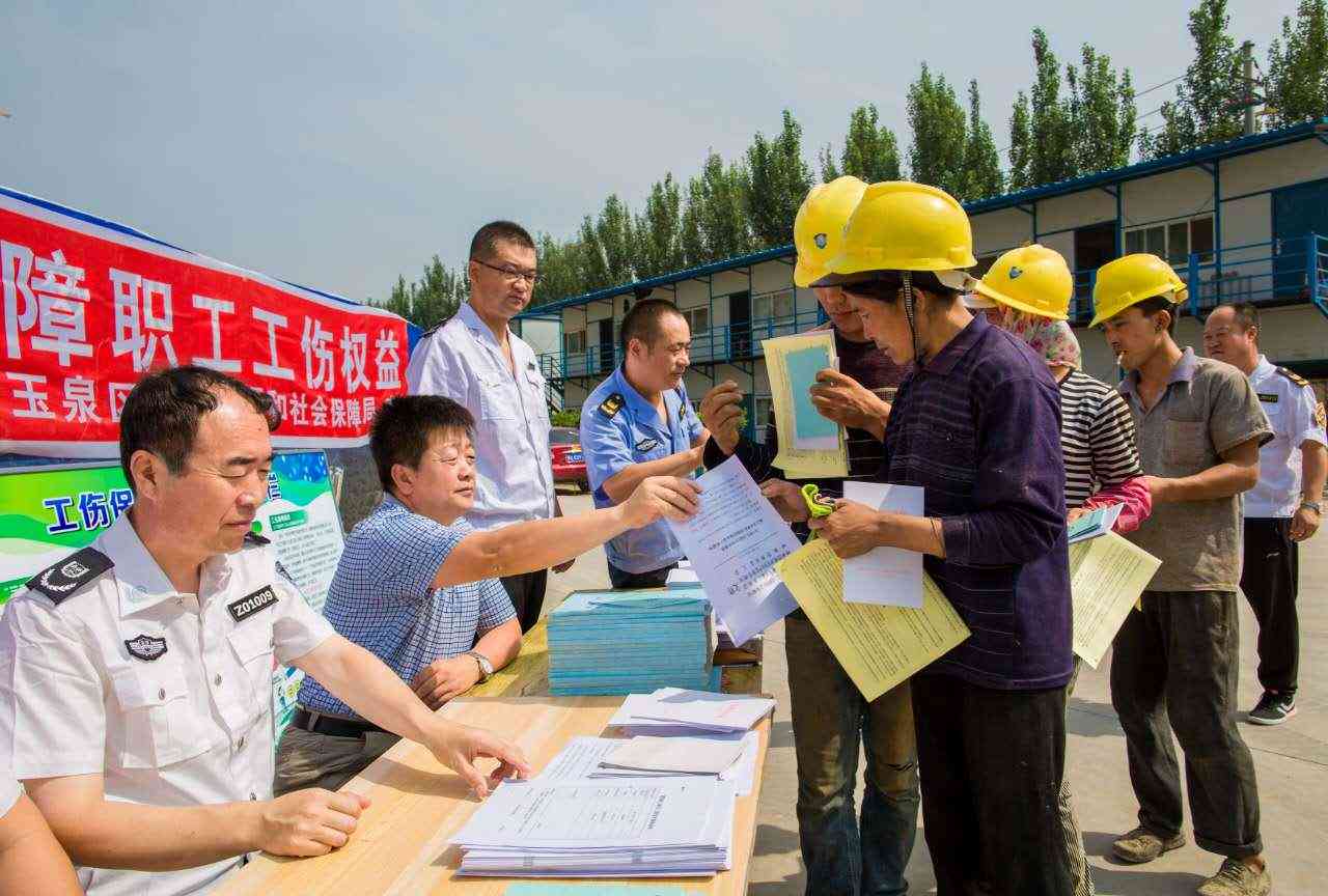 在建筑工地受伤算不算工伤：工伤保险及赔偿标准详解