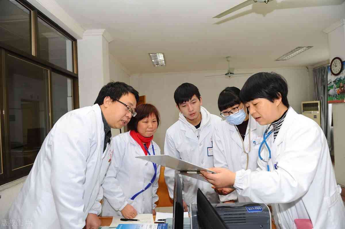 探讨在编医生的身份：是否属于公务员及其职业属性解析