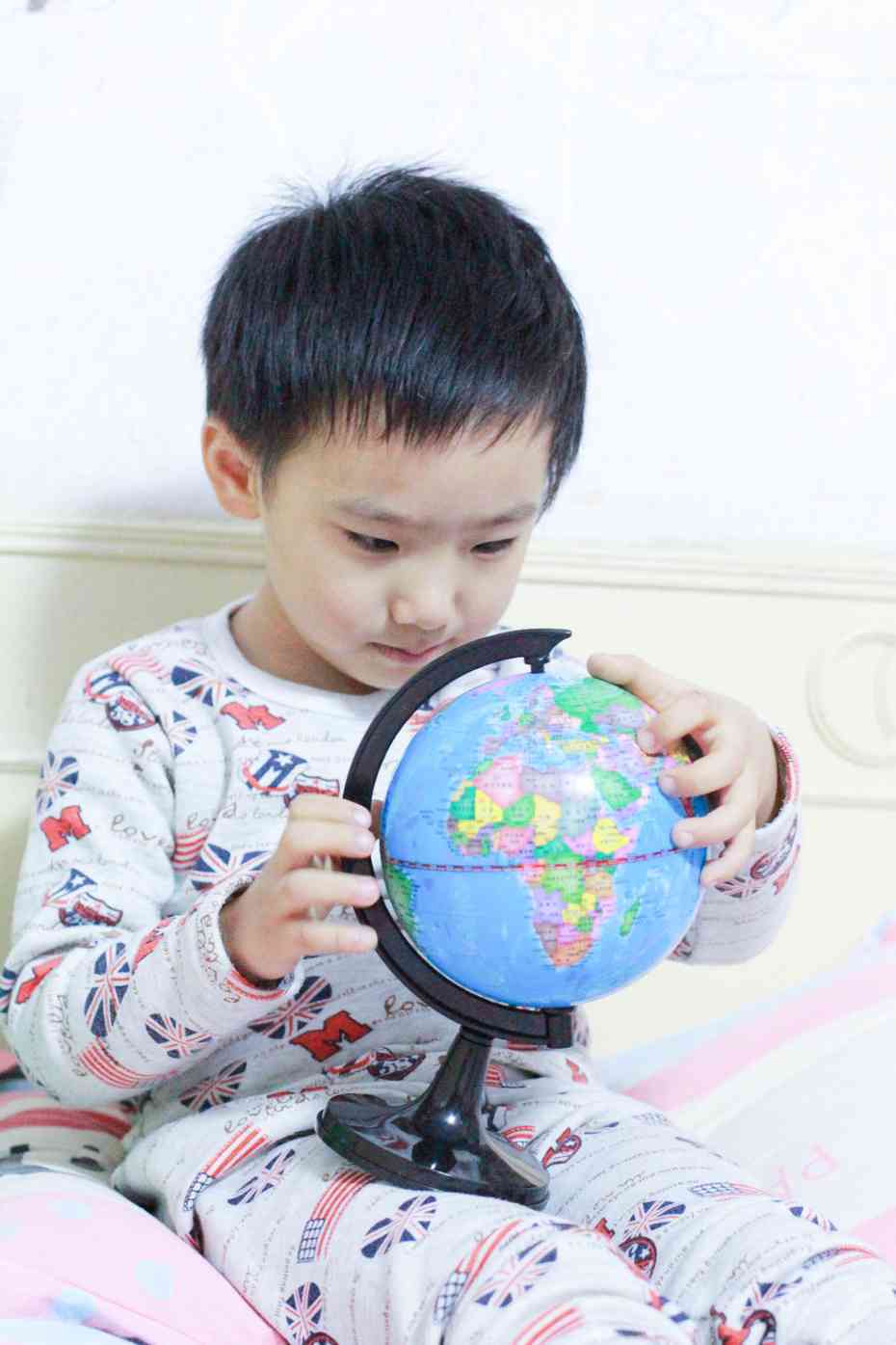 买地球仪的说说：探讨买地球仪的好处及其意义，附买地球仪作文心得