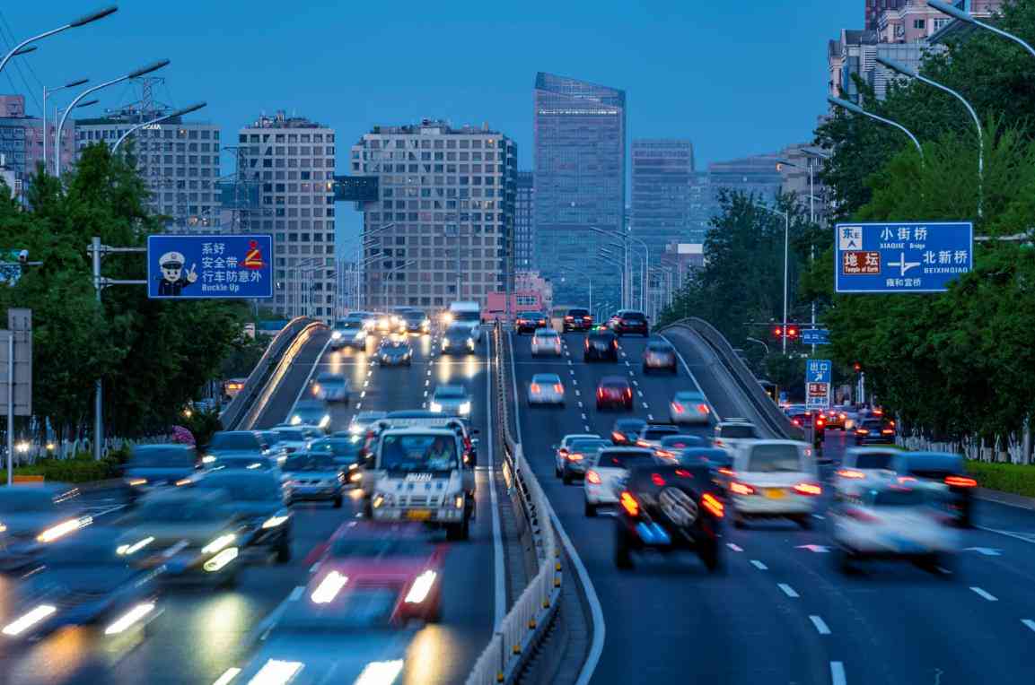 工伤认定全解析：外出遭遇车祸如何判定工伤等级及赔偿标准