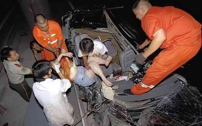 '员工出差途中遭遇车祸导致受伤'-员工出差发生车祸怎样处理