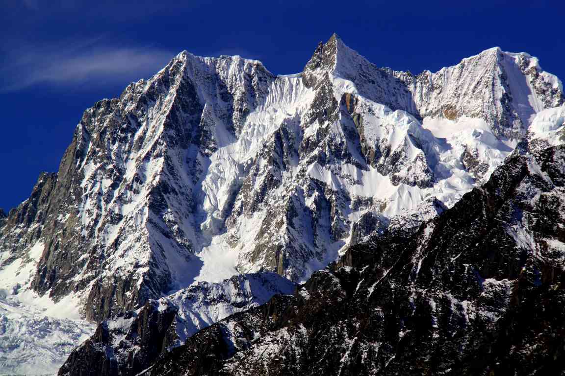 ai创作雪山