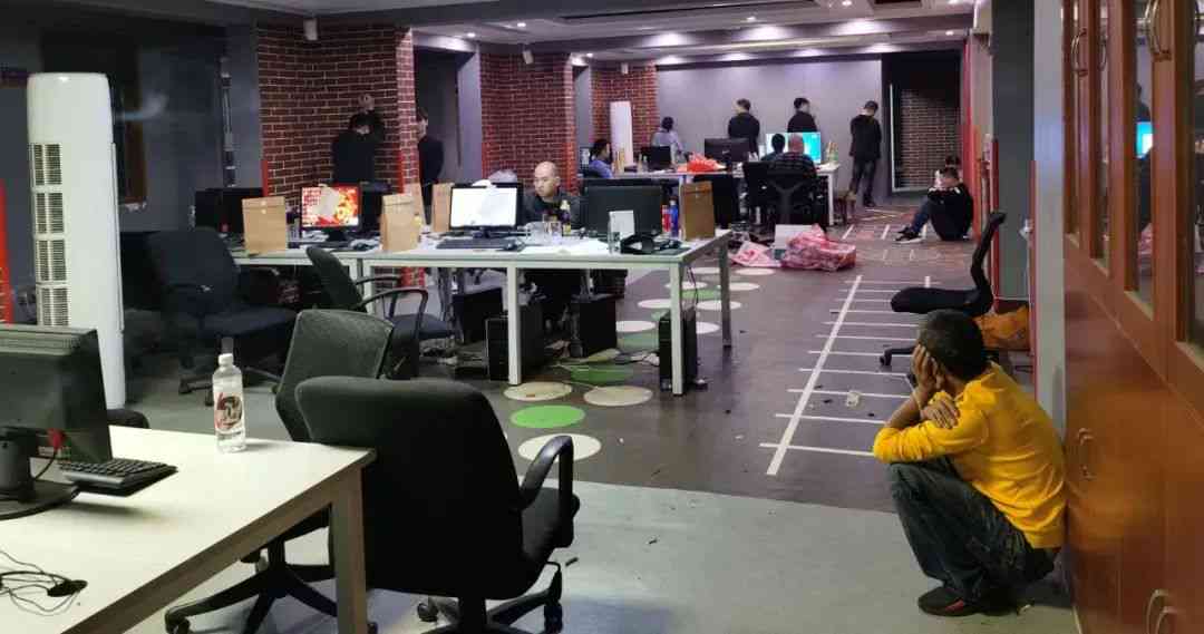 非法脚本打金工作室遭警方突击查处，揭开网络虚拟货币产业链黑幕