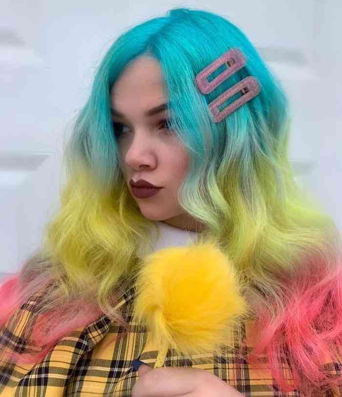 绿色头发流行趋势与朋友圈文案攻略：如何打造独特个性形象