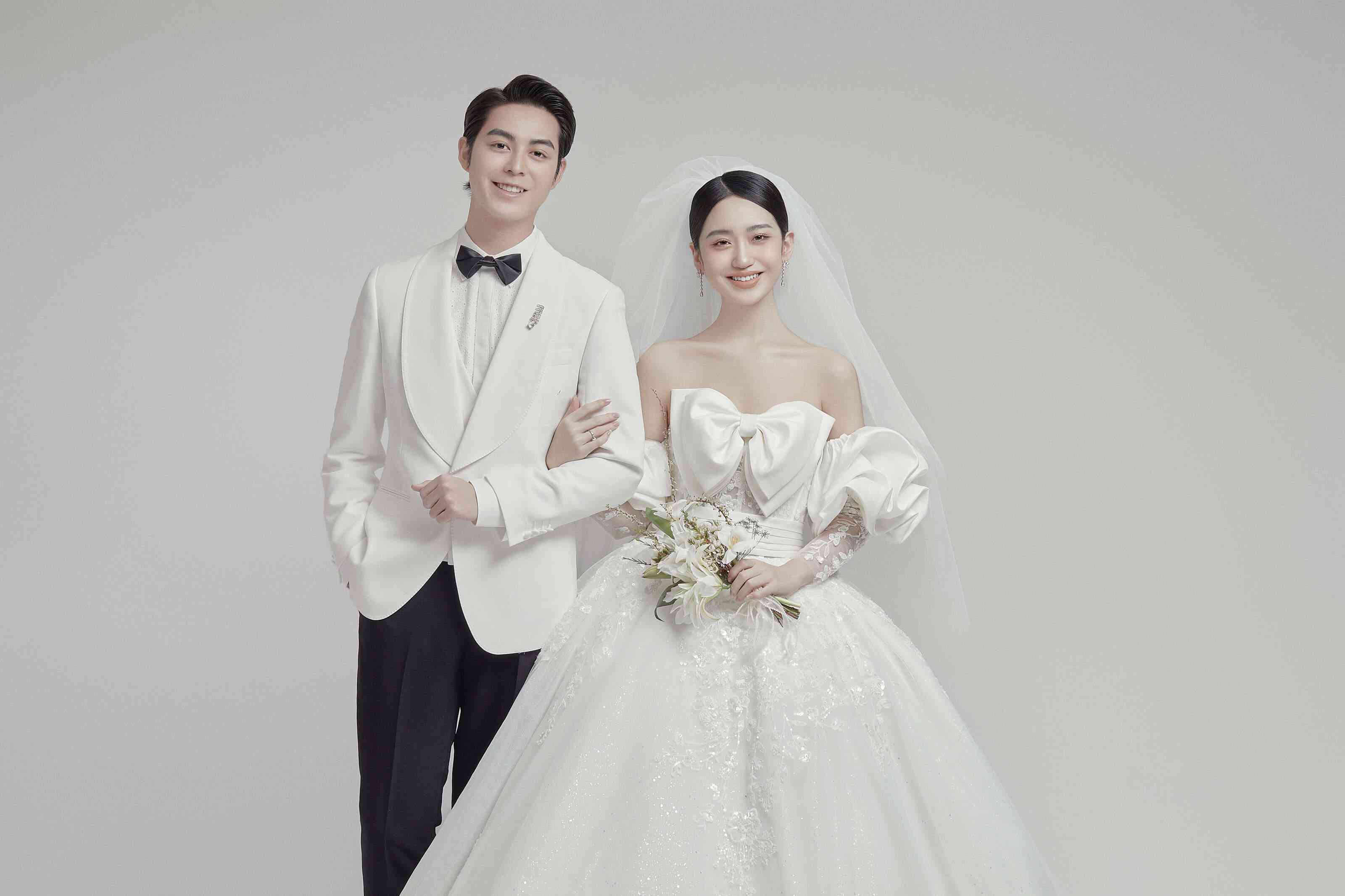 掌握AI变脸技巧，打造完美婚纱照：全方位攻略，让你的虚拟婚礼惊艳四方！