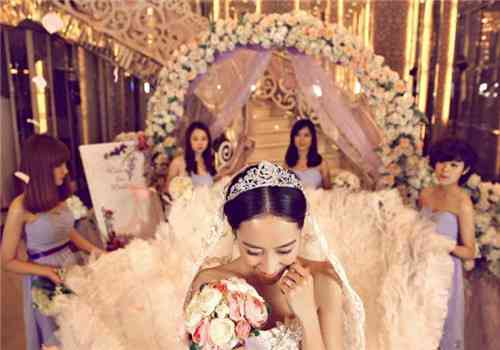 掌握AI变脸技巧，打造完美婚纱照：全方位攻略，让你的虚拟婚礼惊艳四方！