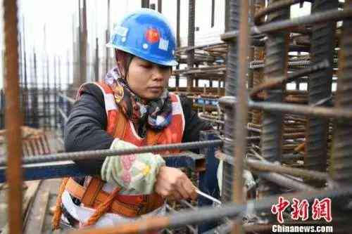 50岁以上女性工作者特定情况下的工伤认定新标准解读