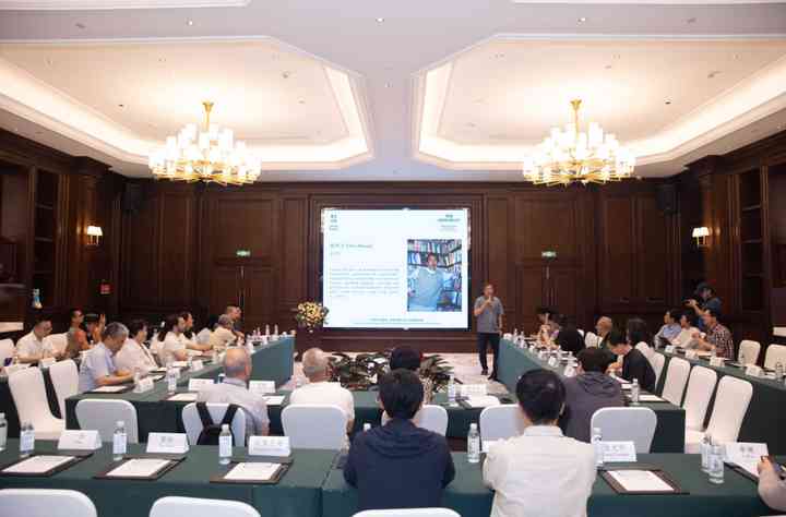 诗歌写作会被AI替代吗：为何能与不能的探讨