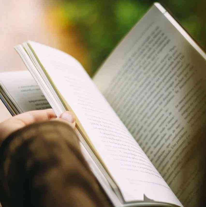 探究诗歌与文学创作中的关键难题：语言精炼与情感传达的挑战