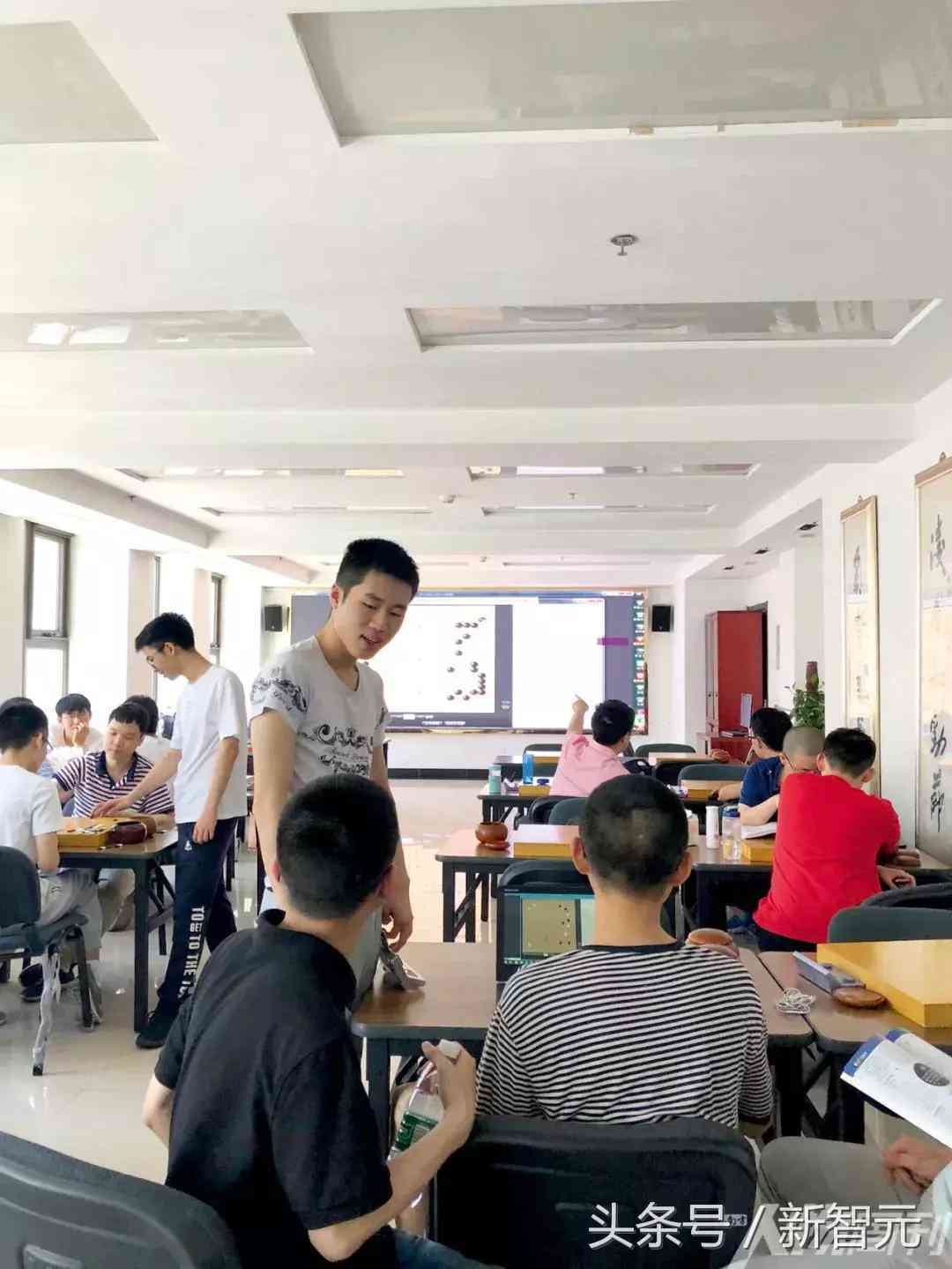 如何使用AI撰写报告模板及方法