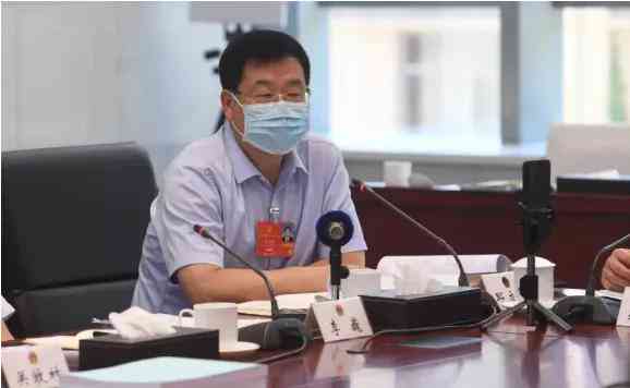 女的多少岁不能上工伤保险：女性多大年龄以上不得参加工伤保险及社保