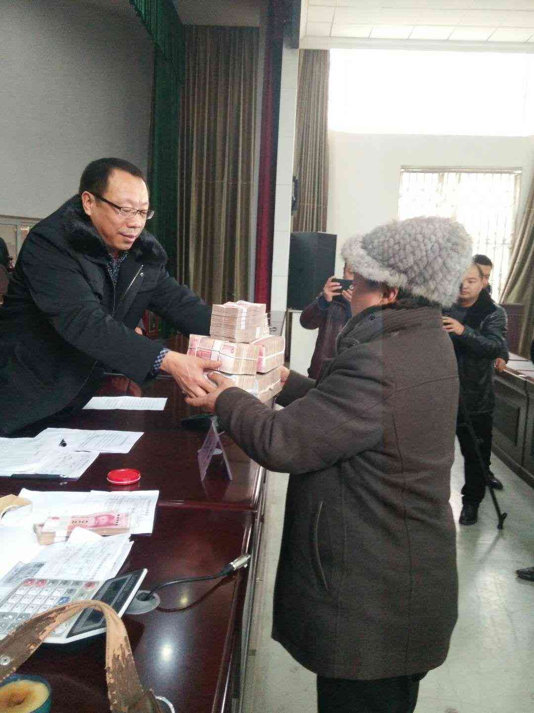 家庭责任怎么认定工伤的赔偿标准及金额