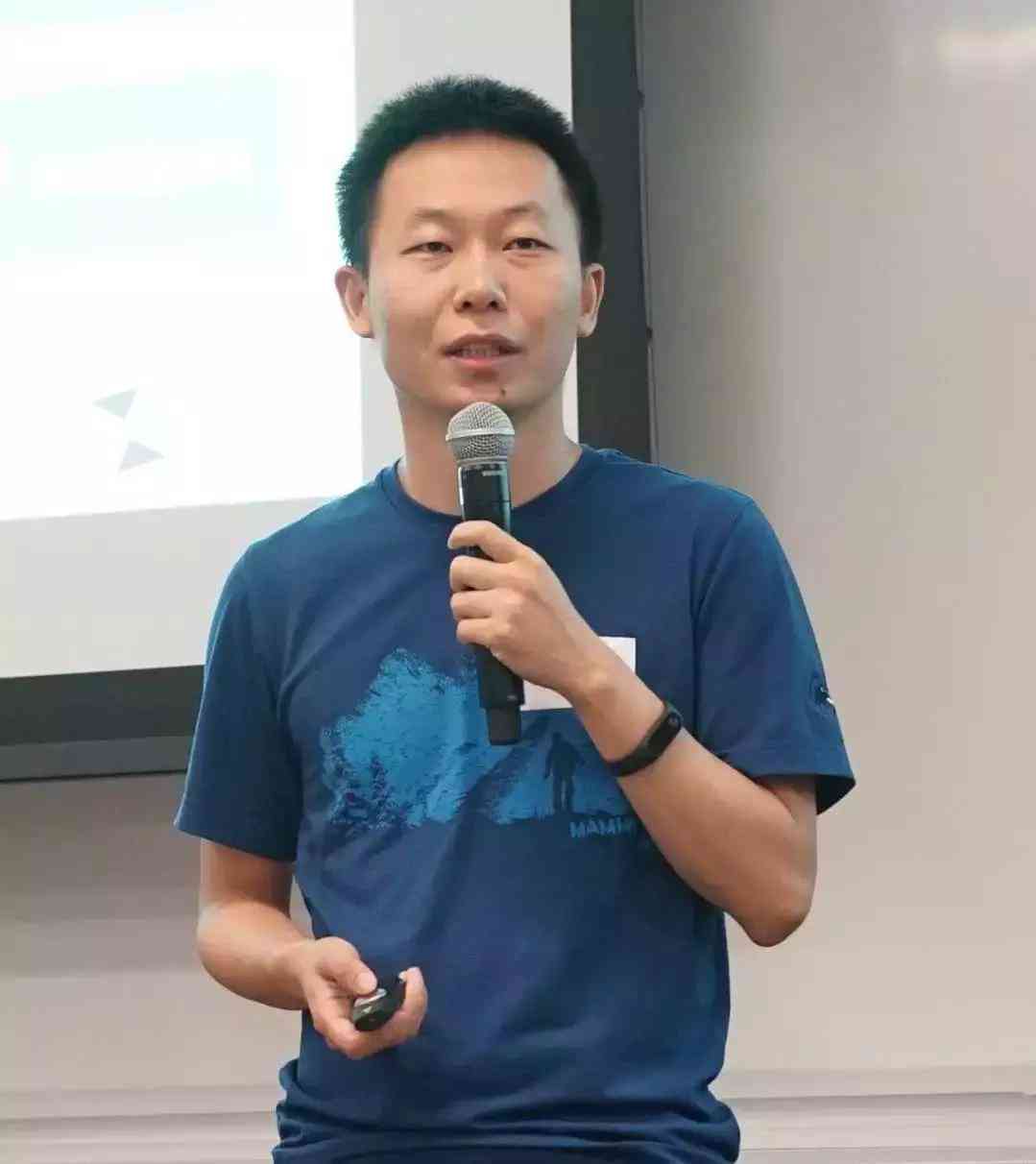 '基于AI技术的创新设计实践报告：深度分析与综合总结'