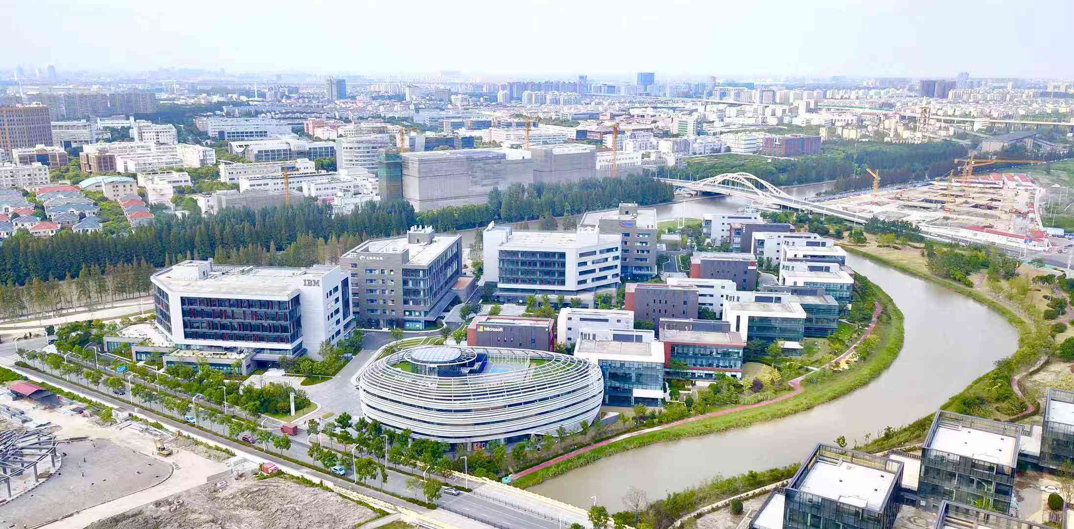 '基于AI技术的创新设计实践报告：深度分析与综合总结'