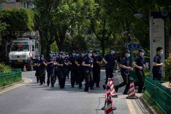'封闭道路突发交通事故情况报道'