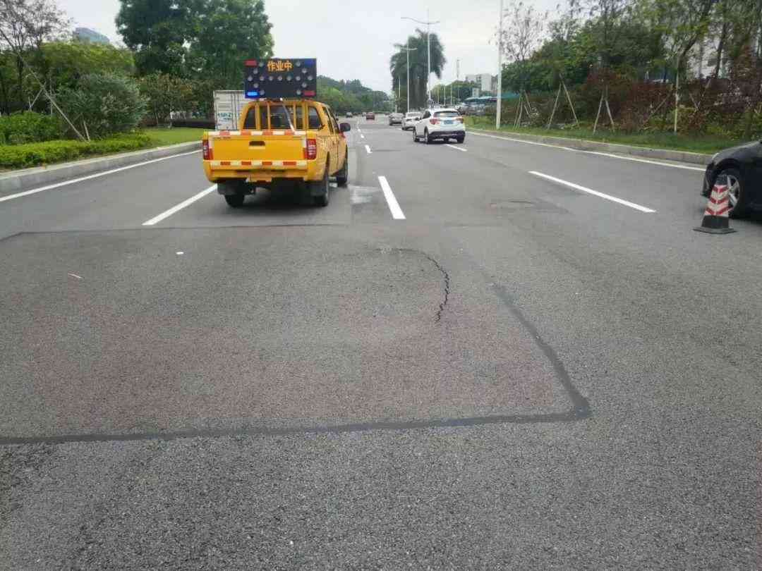 '封闭道路突发交通事故情况报道'