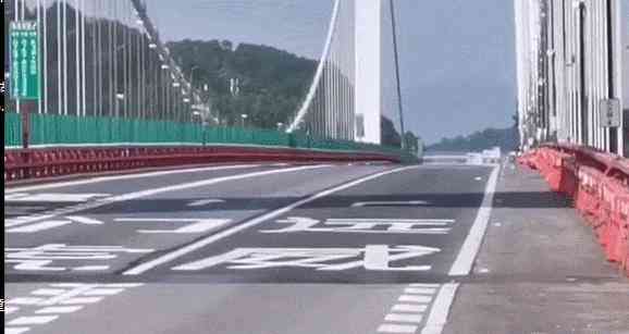 '封闭道路突发交通事故情况报道'