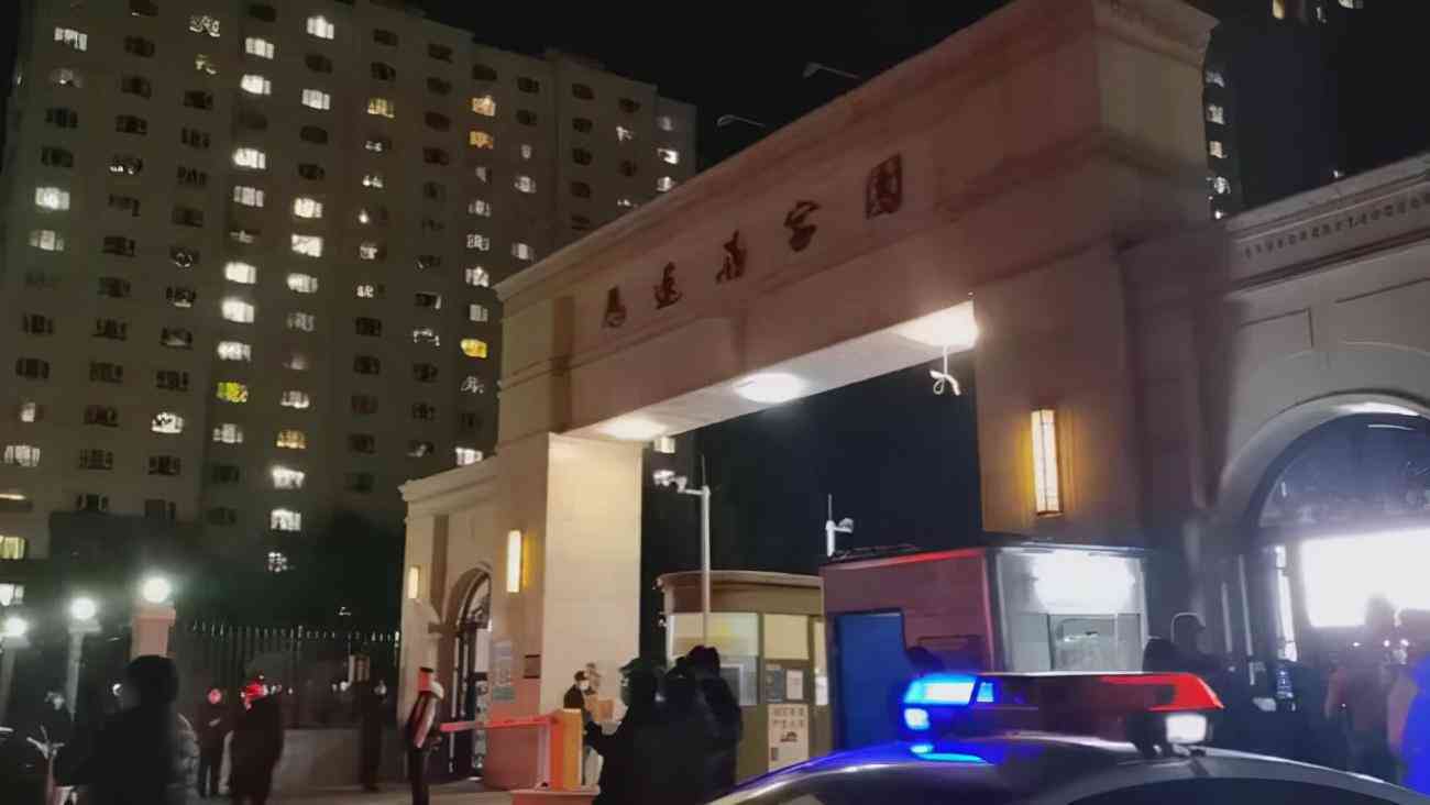 '封闭道路突发交通事故情况报道'
