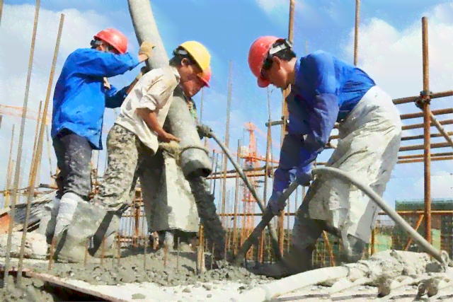 工伤事故中小包工头与工人责任划分及赔偿标准详解