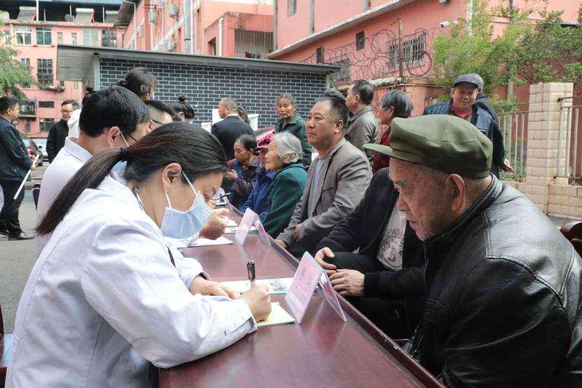 尘肺病工伤认定流程与赔偿指南：详解职业病鉴定、工伤申请及赔偿标准