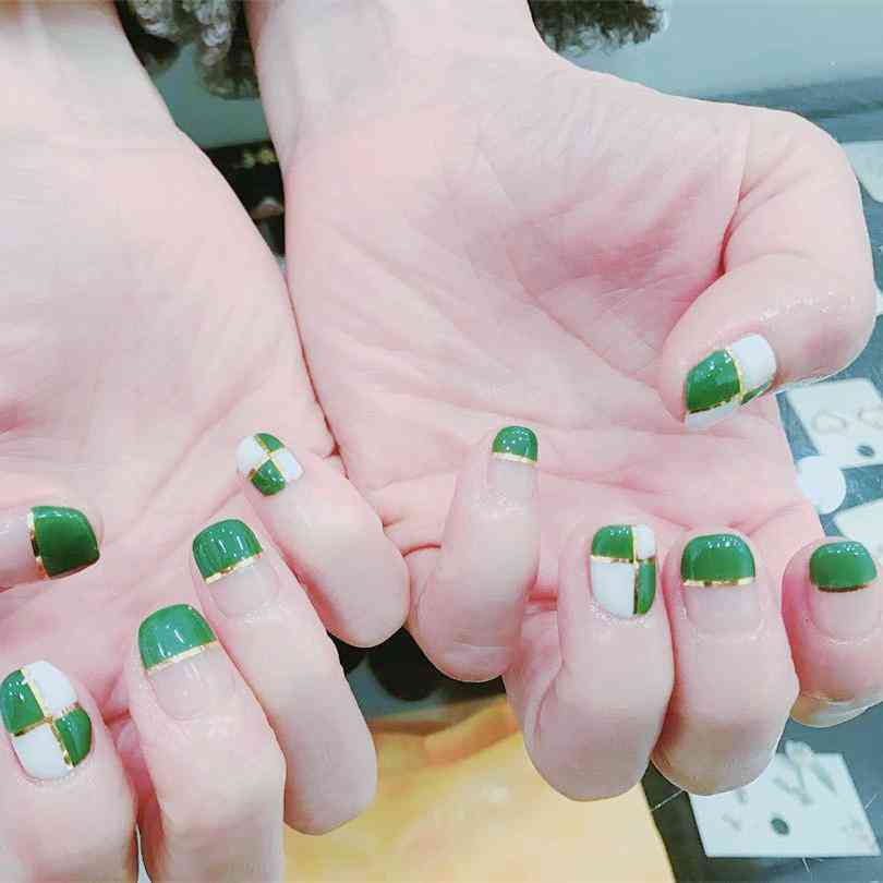 抖音热门美甲教程分享：打造独特指尖艺术，引领潮流风向