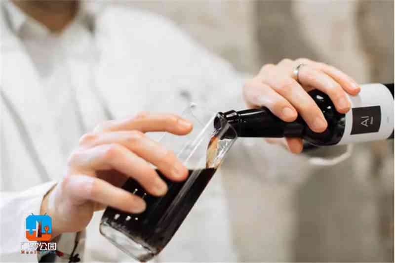 人工智能助手品酒新体验：AI把盏谈笑间，文案灵感涌现