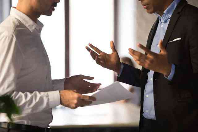'职场冲突处理指南：如何妥善解决工作中的打架'