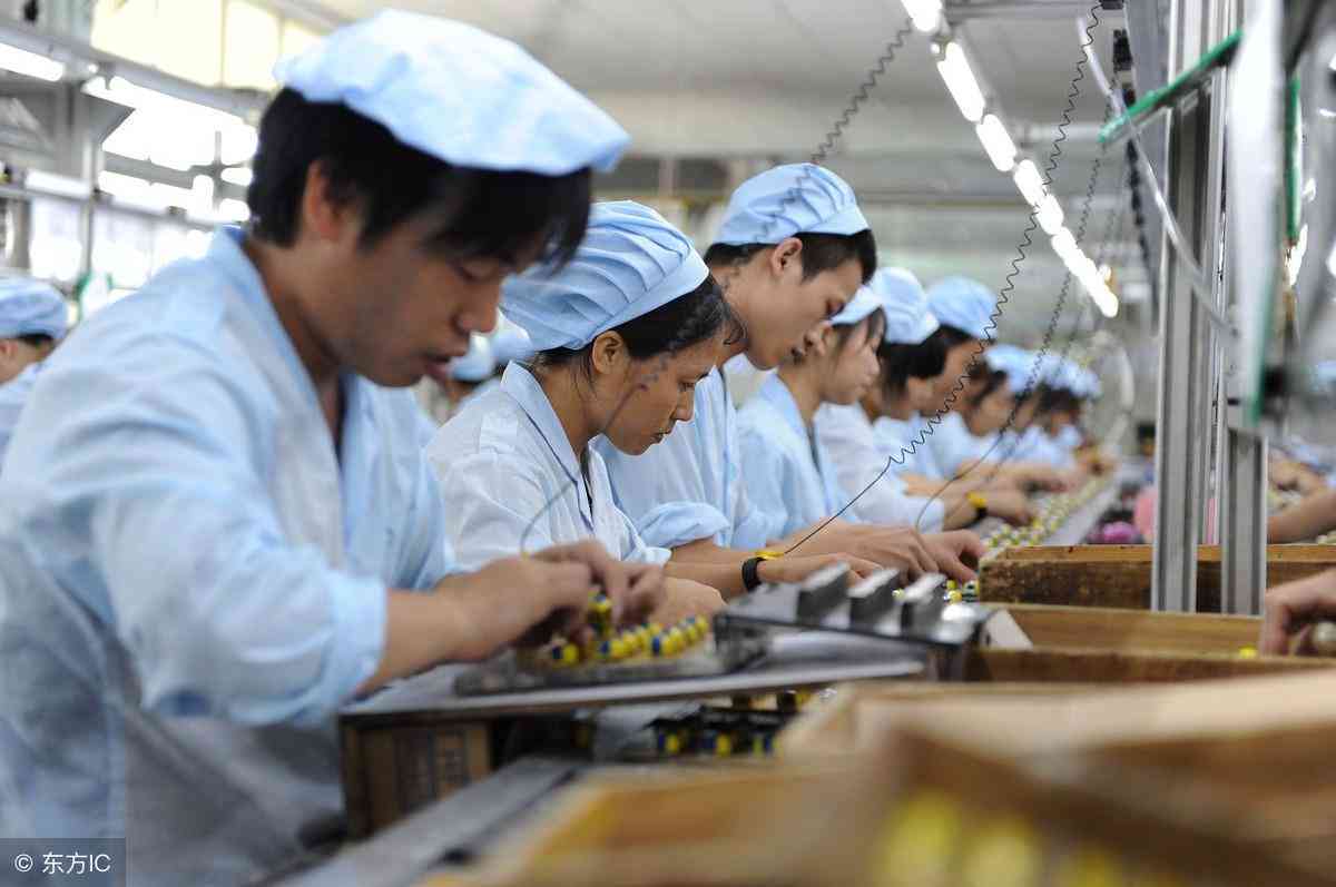 工作期间生病认定工伤怎么算：赔偿标准及单位补偿规定