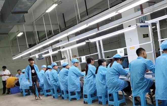 '坚守生产线：工厂打工者的生活实'