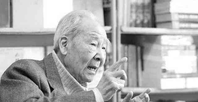 '智能AI作文批改助手：精准评估与优化建议'