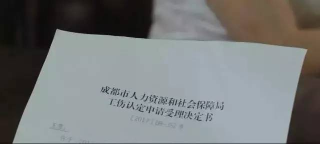 工地受伤不认定工伤可以吗怎么办：工伤认定不下来报警有用吗？