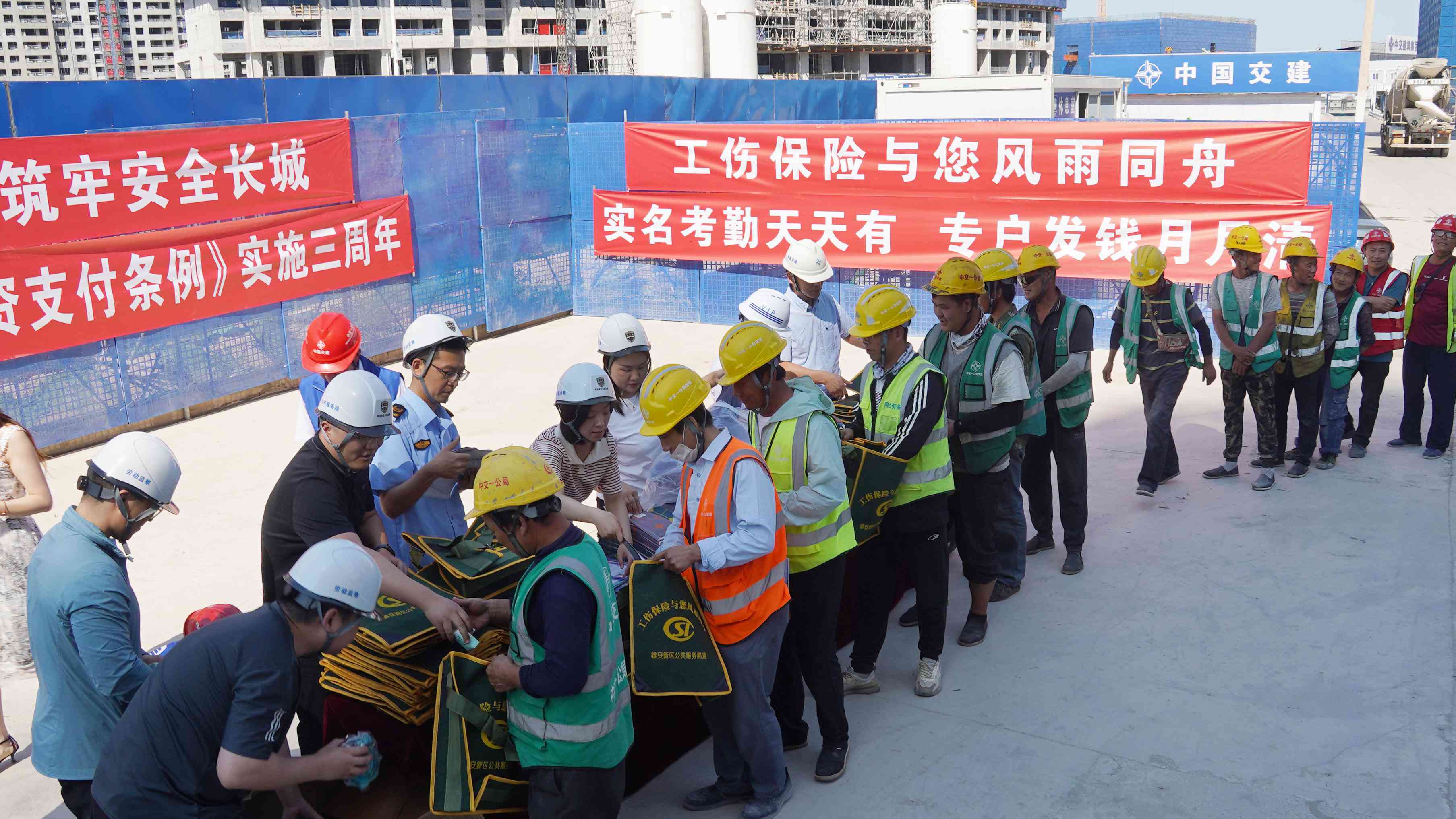 工地发生意外，如何认定工伤情况及赔偿标准